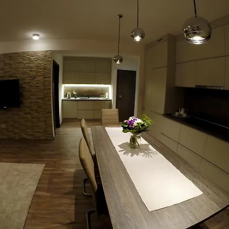 Heroes' Apartment *
